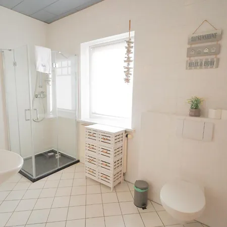 Bryza Homes - Linde - Parkplatz - Ahlbeck - Patio ゼーバート・ヘリングスドルフ