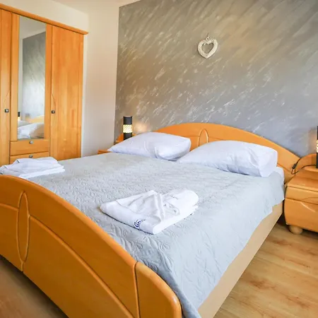 Bryza Homes - Linde - Parkplatz - Ahlbeck - Patio * Heringsdorf (Usedom)